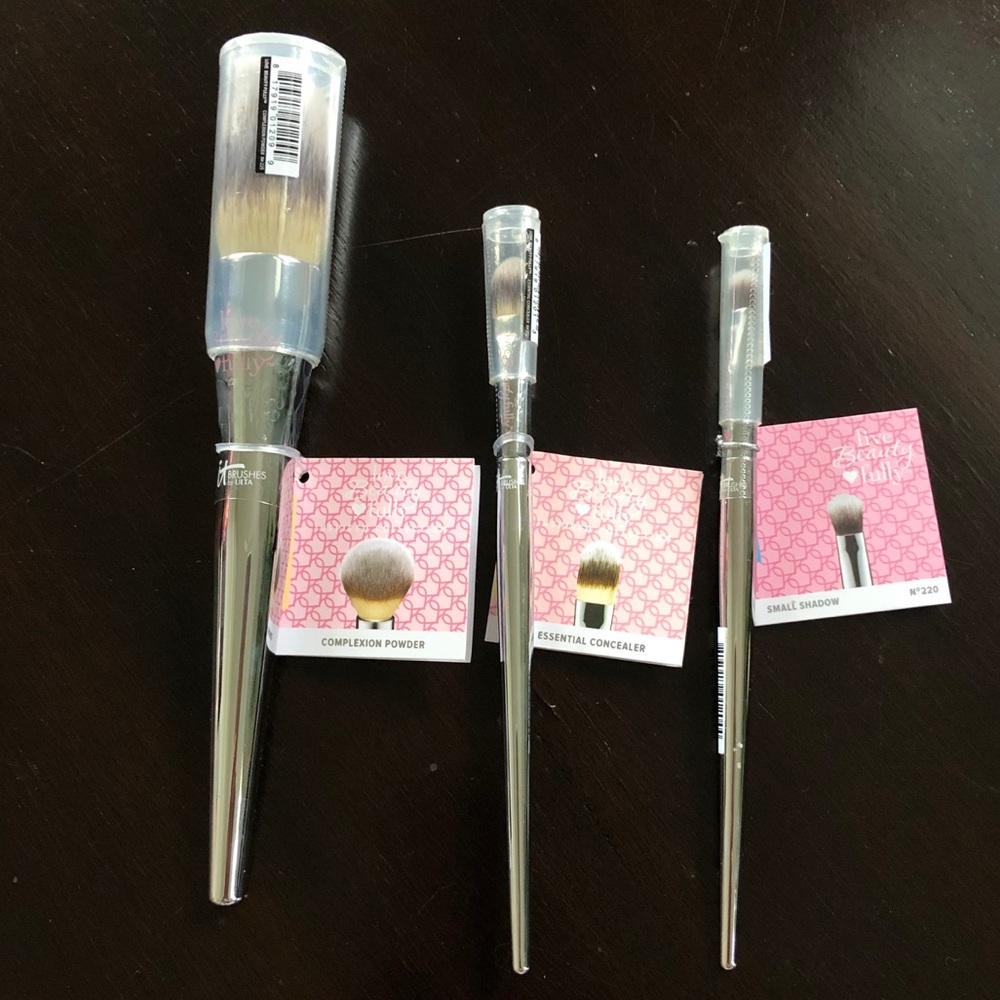 IT Brushes For ULTA “Love Beauty Fully” Set of 3